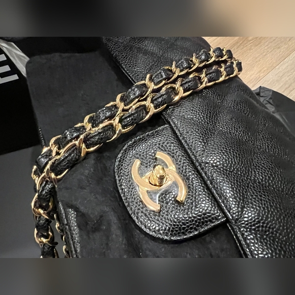 Gorgeous Chanel Black Quilted  Shoulder Bag with Gold Chain 💯Fabulous - Picture 8 of 16